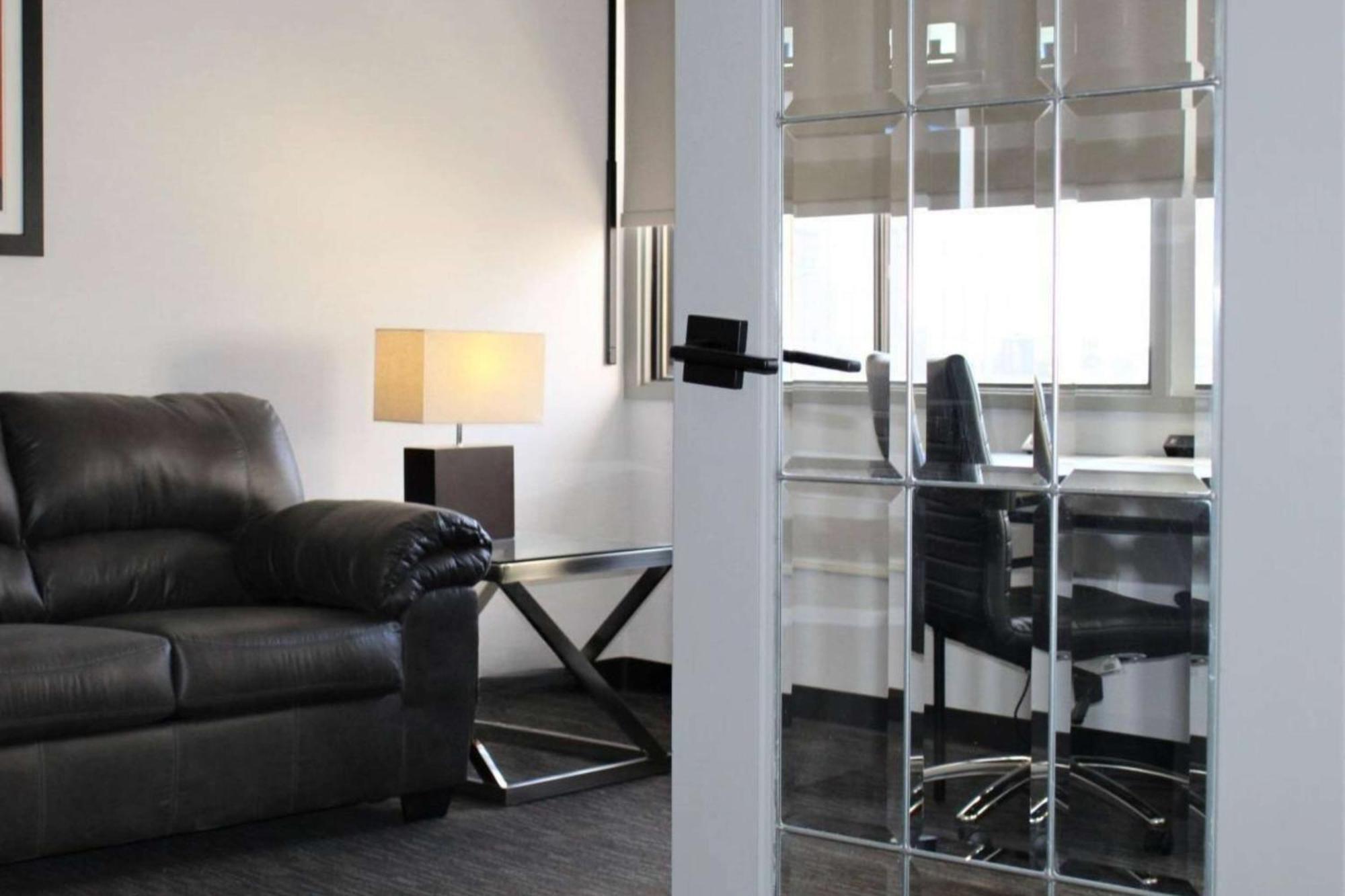 فندق Ramada Plaza By Wyndham Regina Downtown المظهر الخارجي الصورة