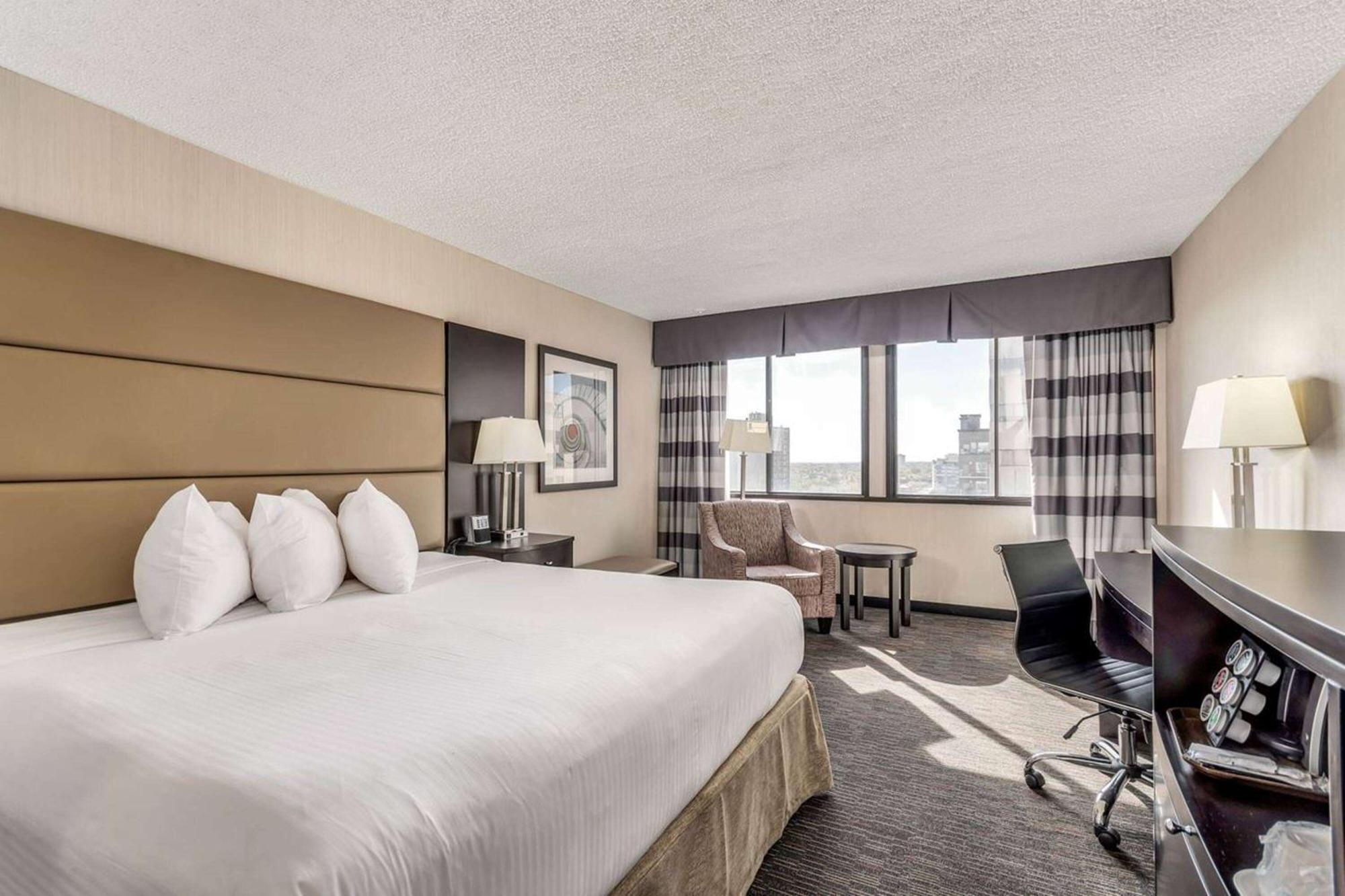 فندق Ramada Plaza By Wyndham Regina Downtown المظهر الخارجي الصورة